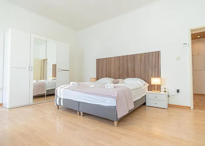 Desirable 2Br - Bookable For Longstays In Lockdown B