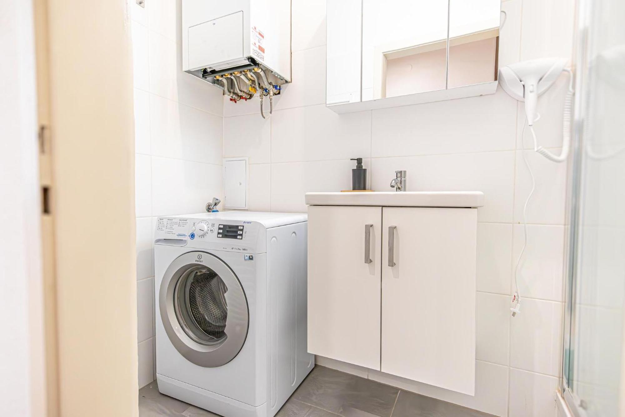 Apartment Desirable 2br - Bookable For Longstays In Lockdown B